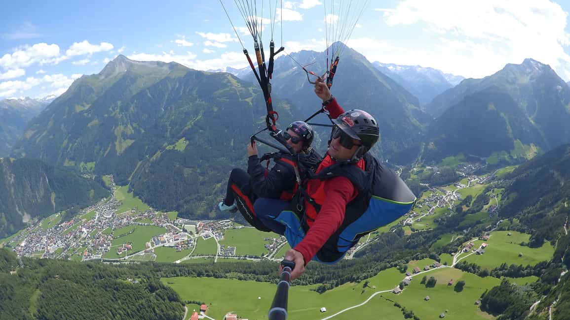 Bild Nr. 5 von Mayrhofen: Höhenflug über den Bergen von Mayrhofen Aktivität in Mayrhofen, hochgeladen vom Anbieter