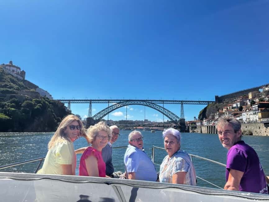 imagem n.9 de Porto: Tour em iate particular com vinho, petiscos e 6 pontes atividade em Região do Norte, Portugal, carregada pelo fornecedor