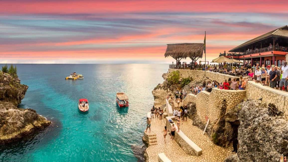 imagem n.5 de De Montego Bay/Falmouth: Cruzeiro de catamarã pela praia de Negril atividade em Negril, carregada pelo fornecedor
