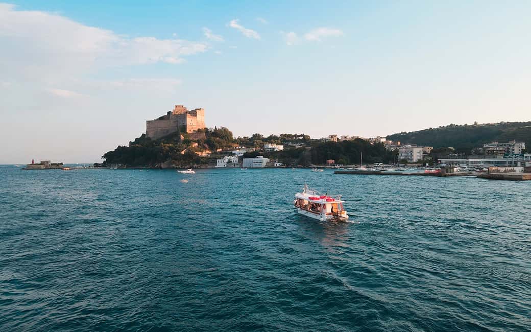 Immagine nº 8 di Da Bacoli: Tour in barca con fondo di vetro del Parco Sommerso di Baia attività a Napoli, caricata dal fornitore