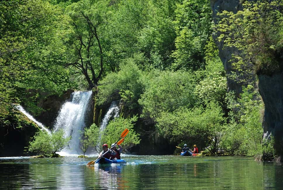 imagem n.25 de De Zagreb: Caiaque em Mrežnica e vila de Rastoke - viagem de 1 dia atividade em Condado de Karlovac, carregada pelo fornecedor