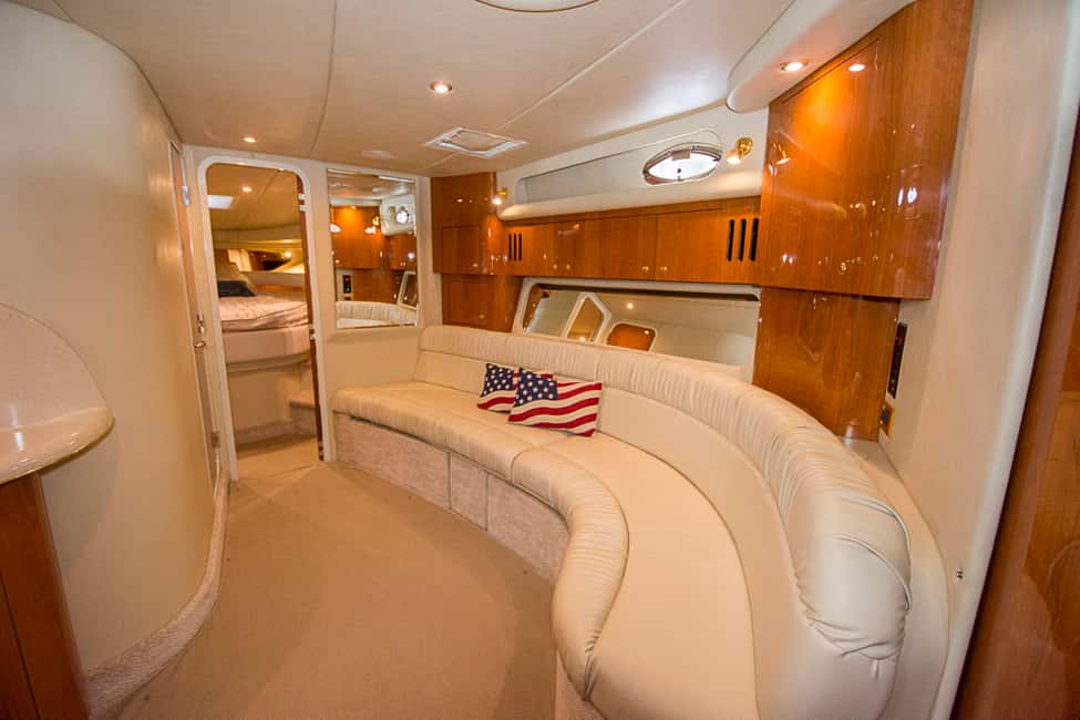 imagen n.º 9 de Miami Beach: Alquiler de yate privado con capitán y champán actividad en Miami, subida por el proveedor