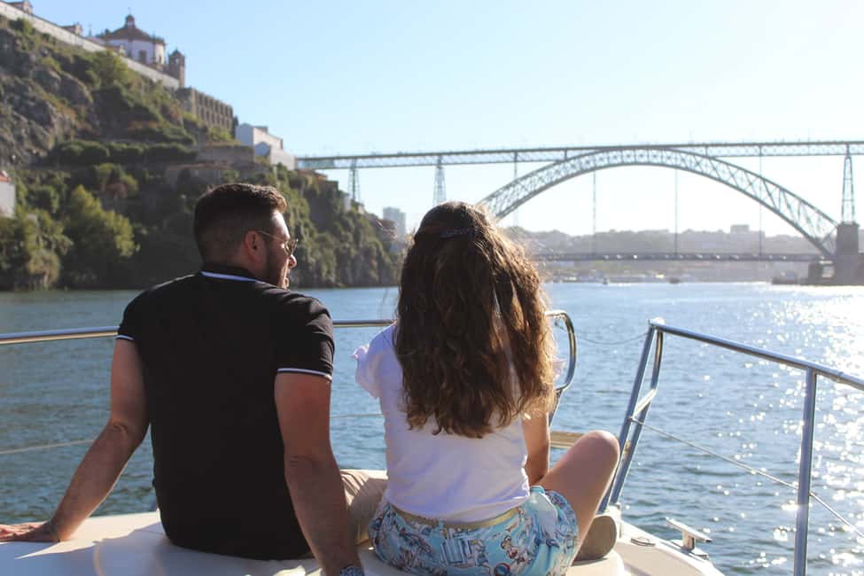 imagem n.5 de Porto: Tour em iate particular com vinho, petiscos e 6 pontes atividade em Região do Norte, Portugal, carregada pelo fornecedor