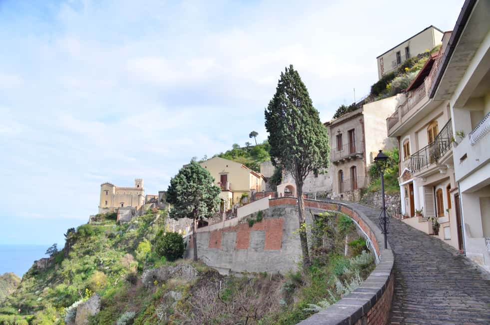 image n.3 of GODFATHER TOUR film's locations departure from Taormina area activity in Savoca, uploaded by supplier