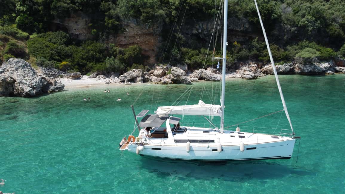 Immagine nº 3 di Gouvia: Gita in barca a vela sull'isola di Corfù con spuntino e bevande analcoliche attività a Grecia Occidentale, caricata dal fornitore