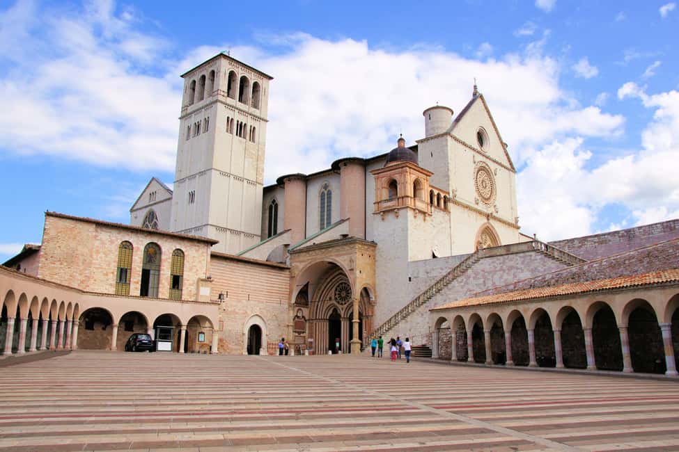 imagem n.2 de Assis: Visita guiada à Basílica de São Francisco atividade em Assis, Itália, carregada pelo fornecedor