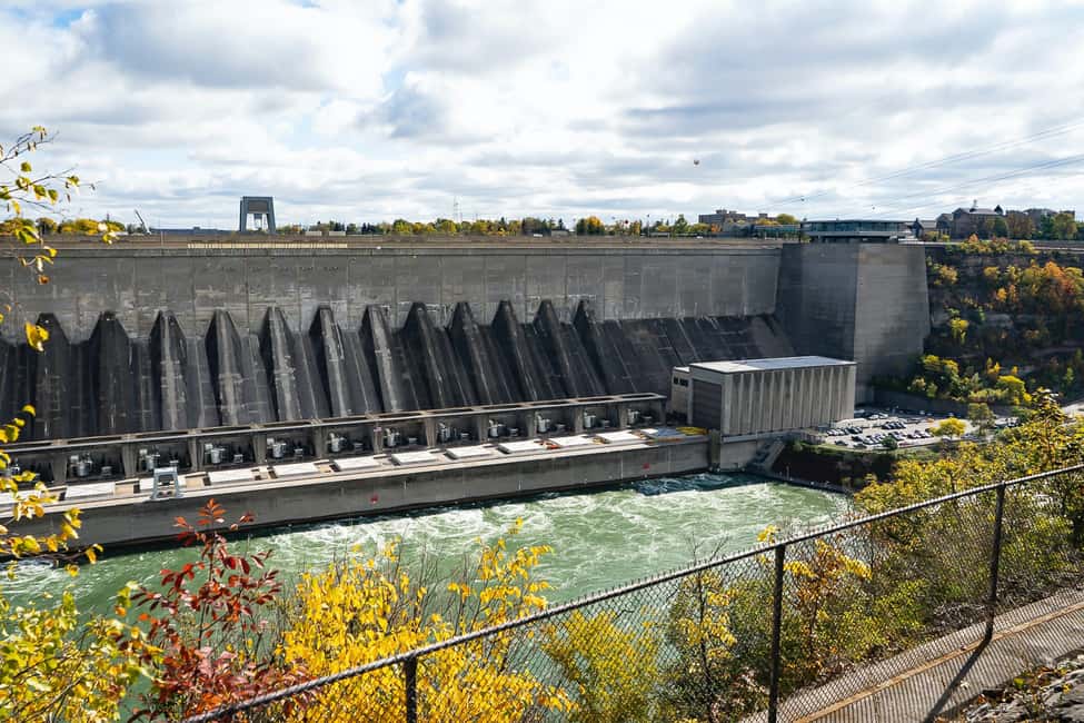 image n.28 of Toronto: Falls Day Tour with Boat Cruise & Niagara-the-Lake activity in Niagara Falls, Ontario, uploaded by supplier