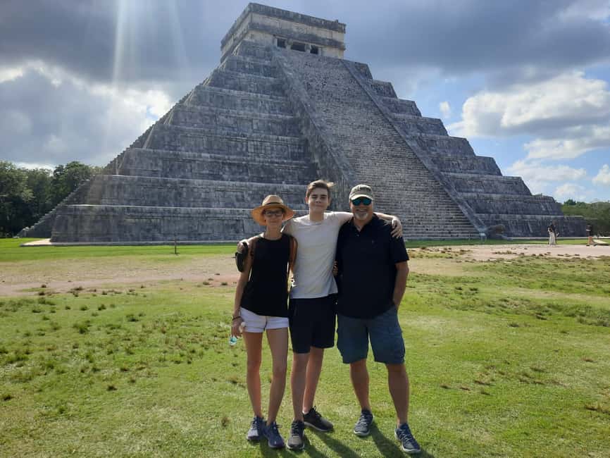 imagem n.3 de Chichen Itza: Excursão a pé guiada atividade em Península de yucatán, carregada pelo fornecedor
