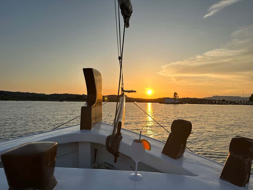 Immagine nº 4 di Corfù: Crociera al tramonto su una barca classica con cocktail e snack attività a Corfù (città), caricata dal fornitore