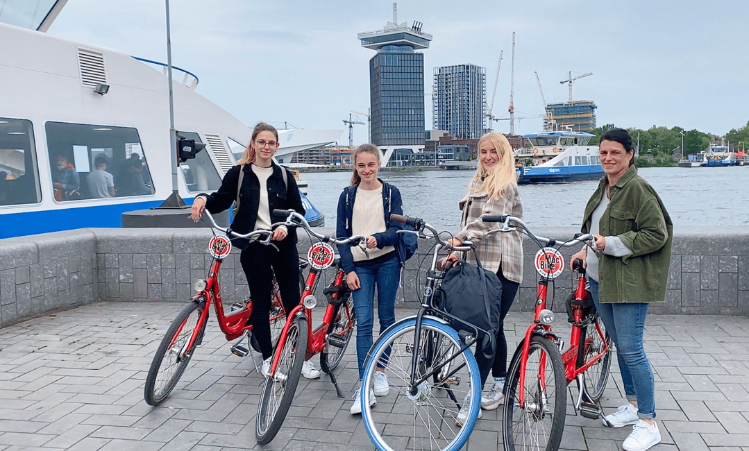 Immagine nº 1 di Amsterdam: Tour della città in bicicletta in tedesco o in inglese (privato) attività a Amsterdam, caricata dal fornitore