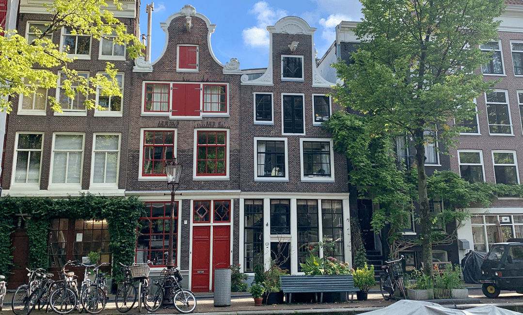 Immagine nº 7 di Amsterdam: Tour della città in bicicletta in tedesco o in inglese (privato) attività a Amsterdam, caricata dal fornitore