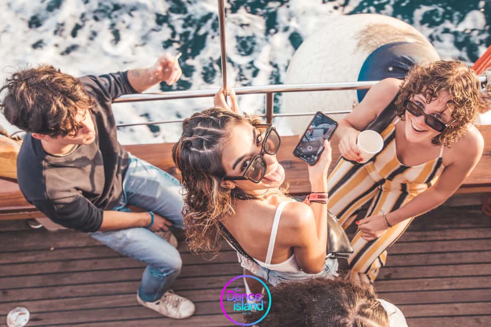 bild nr.2 av Sliema: Segelbåtsfest med öppen bar, mat och bad aktivitet i Sliema, uppladdad av arrangören