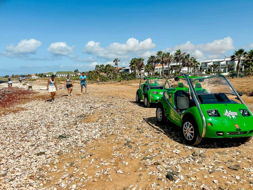 imagem n.1 de Ilha do Sal: Duas horas de passeio de carro à volta de Santa Maria atividade em Santa Maria, Cabo Verde, carregada pelo fornecedor
