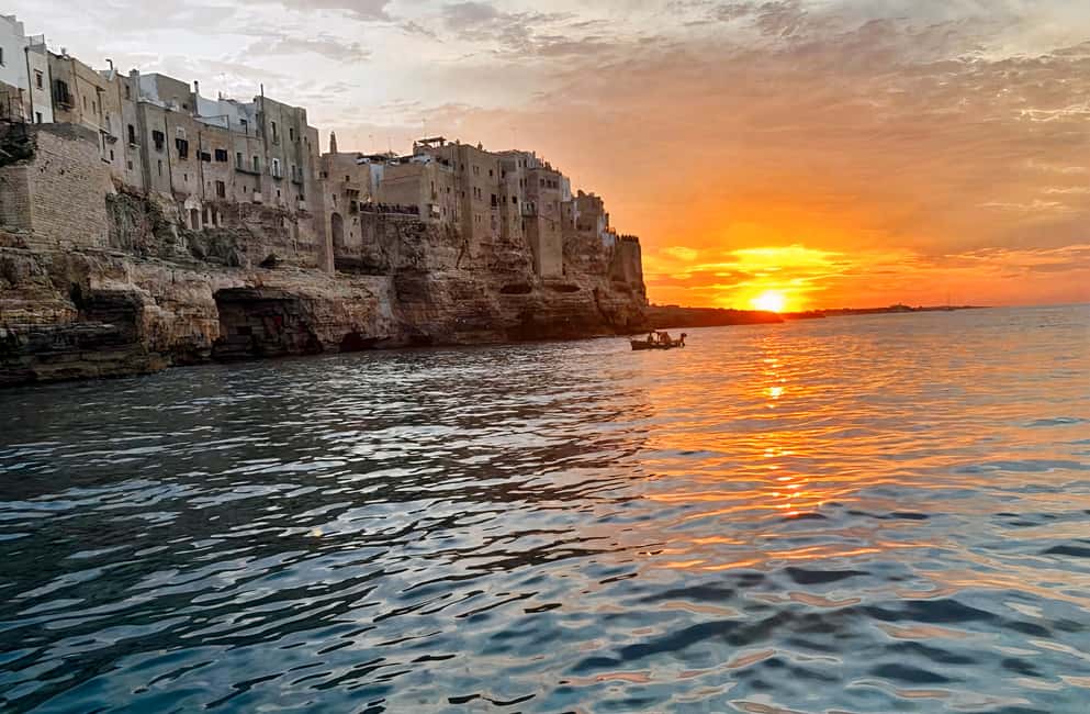 image n.17 of Polignano a Mare: Speedboat Cruise to Caves with Aperitif activity in Polignano a Mare, uploaded by supplier