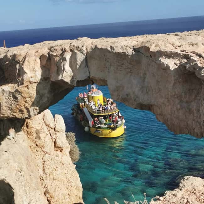 Image N°6 de Au départ de Protaras : Croisière vers le Lagon bleu, la Baie des tortues et la Grotte marine activité à Ayia Napa, publiée par le prestataire