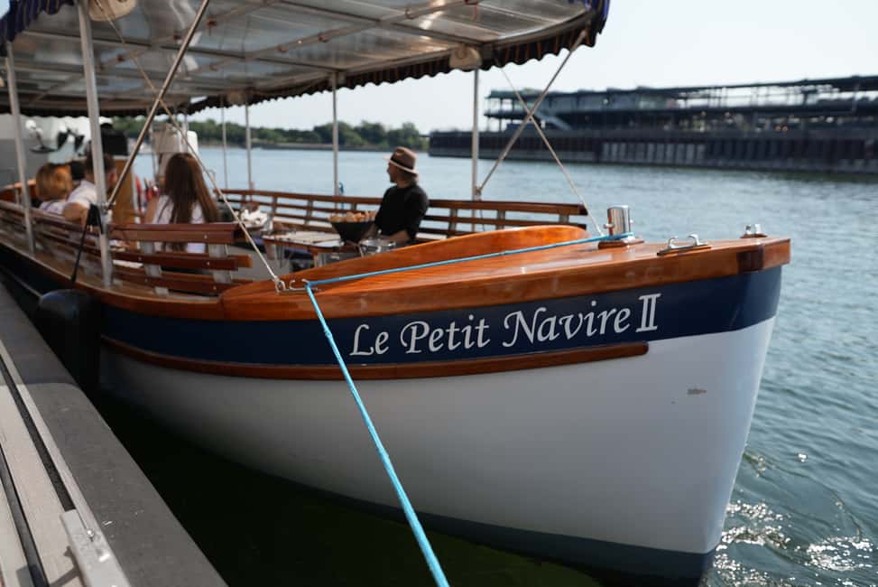 image n.2 of Montreal: Electric Boat Cruise with Onboard Drinks activity in Stoneham-et-Tewkesbury, uploaded by supplier