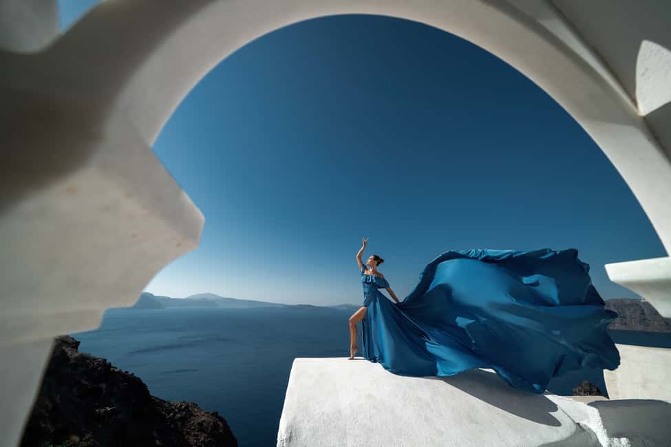 imagem n.12 de Santorini: Sessão fotográfica com vestido voador atividade em Fira, Santorini, carregada pelo fornecedor