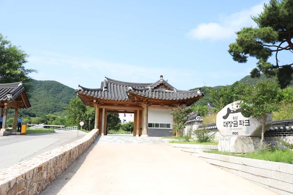 image n.2 of From Seoul: Round-Trip Transfer to Dae Jang Geum Park activity in Yongin-si, uploaded by supplier