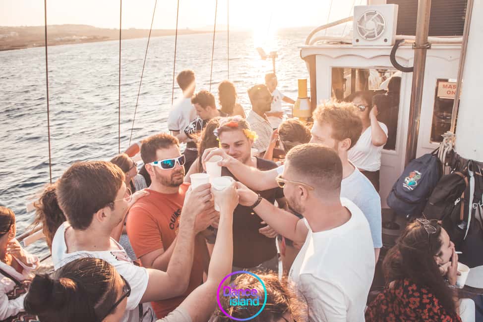 bild nr.3 av Sliema: Segelbåtsfest med öppen bar, mat och bad aktivitet i Sliema, uppladdad av arrangören