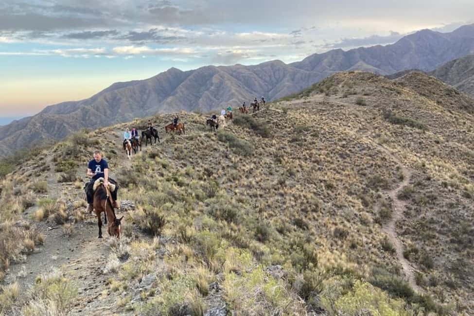 imagem n.6 de Mendoza: Passeio a cavalo ao pôr do sol nas montanhas e churrasco atividade em Mendoza, carregada pelo fornecedor