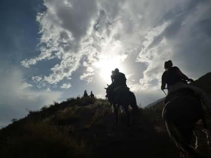 imagem n.5 de Mendoza: Passeio a cavalo ao pôr do sol nas montanhas e churrasco atividade em Mendoza, carregada pelo fornecedor