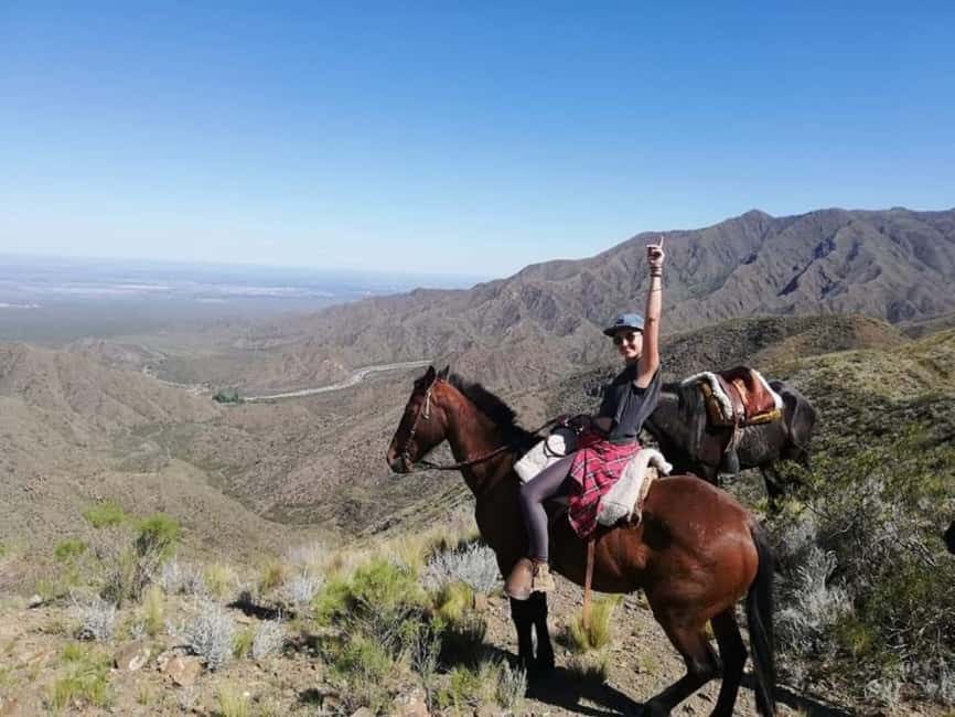 imagem n.1 de Mendoza: Passeio a cavalo ao pôr do sol nas montanhas e churrasco atividade em Mendoza, carregada pelo fornecedor