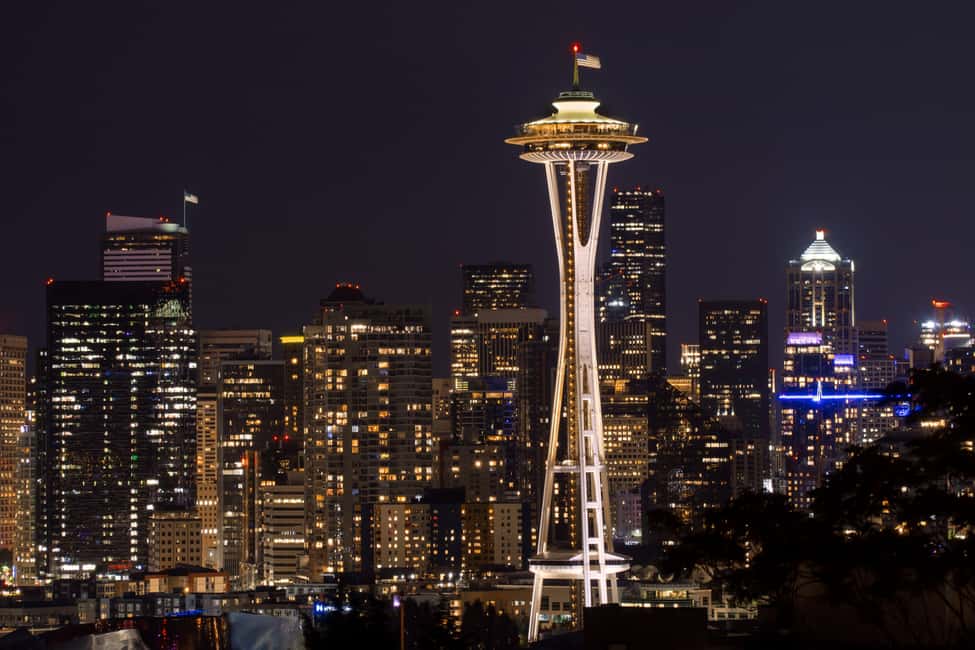 imagem n.1 de Seattle: Tour noturno panorâmico com Space Needle e Skywheel atividade em Seattle, carregada pelo fornecedor