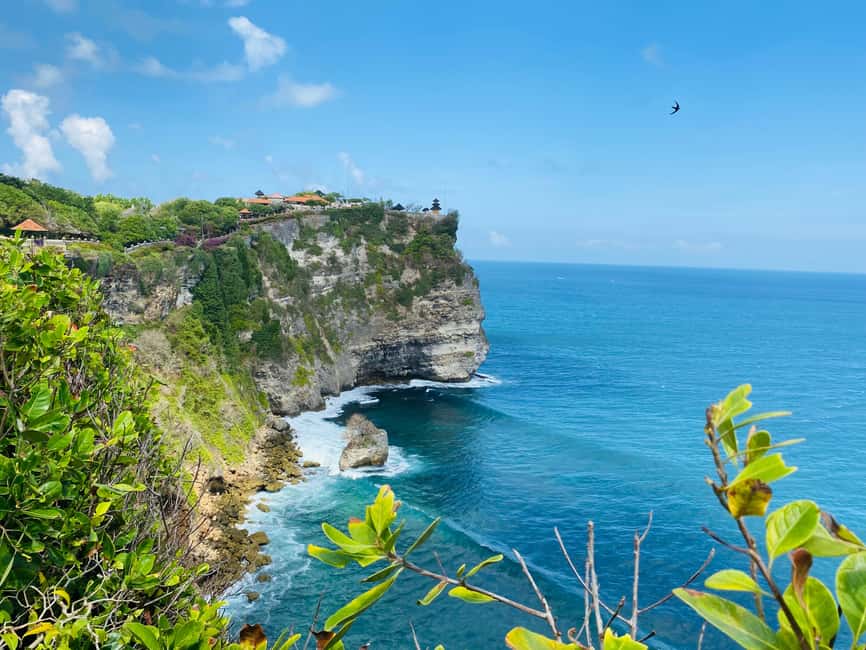 imagem n.1 de Bali: Passeio pela praia e pelo templo ao pôr do sol com show de dança do fogo atividade em Bali, carregada pelo fornecedor