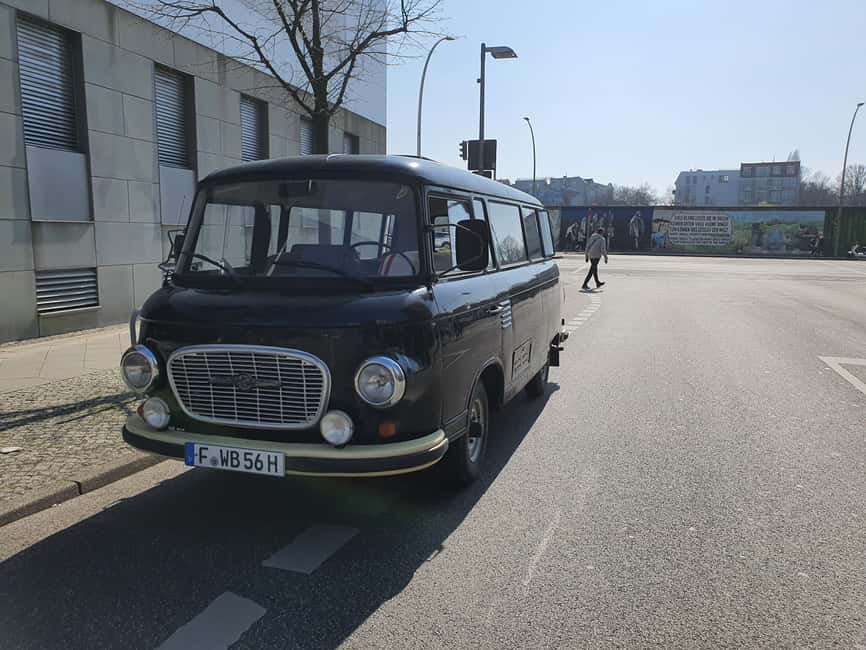 Immagine nº 2 di Berlino: Tour panoramico privato di 2 ore in un classico furgone della DDR attività a Berlino, caricata dal fornitore
