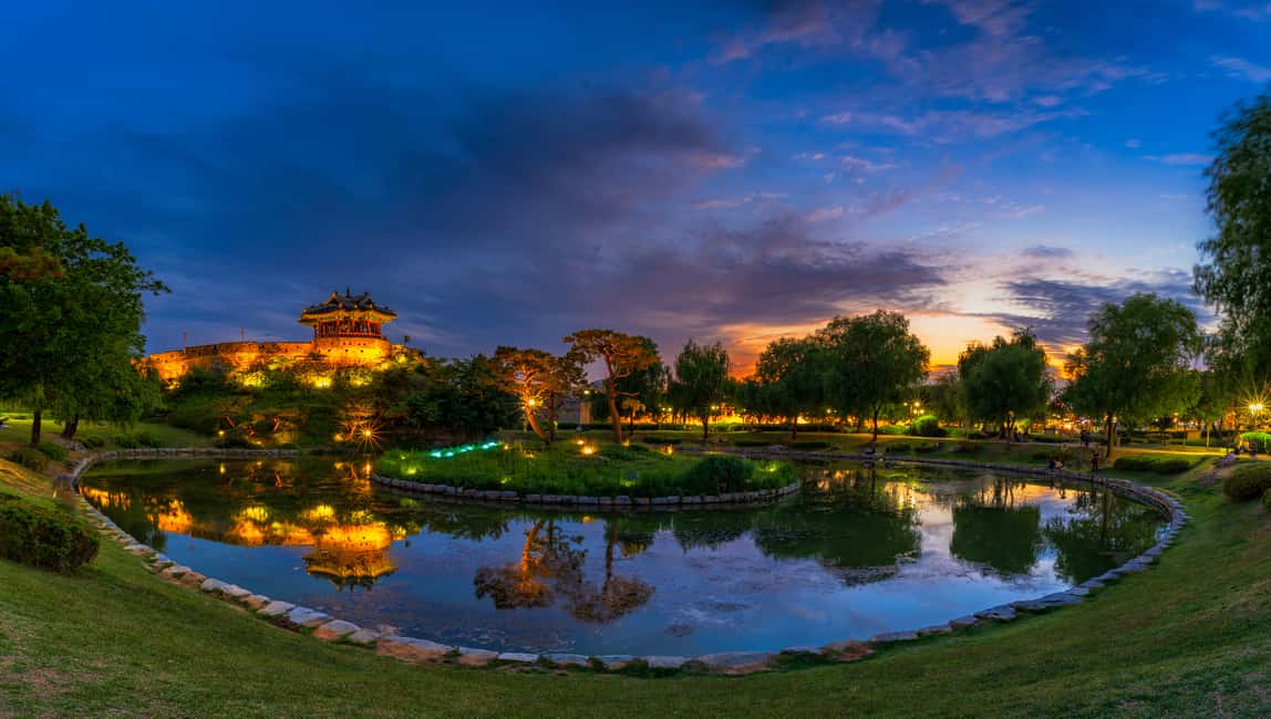 image n.4 of From Seoul: Evening Tour to UNESCO Suwon Hwaseong Fortress activity in Suwon, uploaded by supplier