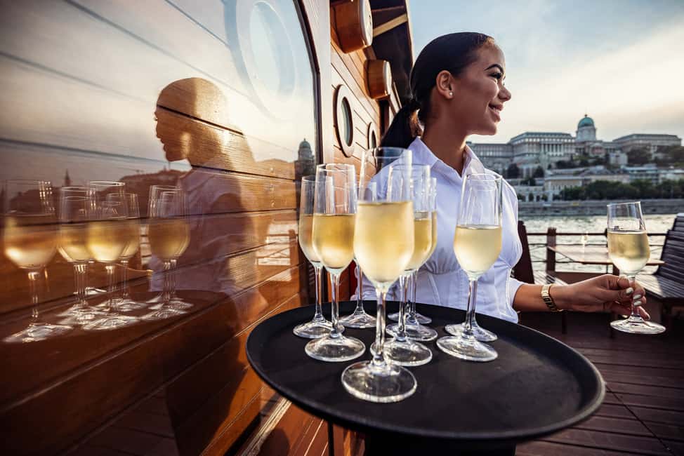 imagen n.º 6 de Budapest: Crucero Histórico con Bebida de Bienvenida actividad en Visegrad, subida por el proveedor
