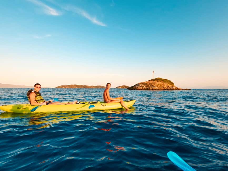 imagen n.º 7 de Skiathos: Excursión guiada en kayak de mar con parada para nadar actividad en Ciudad de Skiathos, subida por el proveedor
