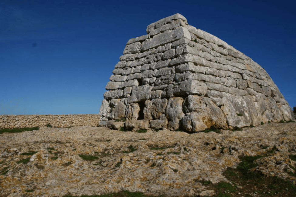 Bild Nr. 3 von Menorca: Naveta des Tudons Grabmonument Ticket Eingang Aktivität in Ciutadella, hochgeladen vom Anbieter