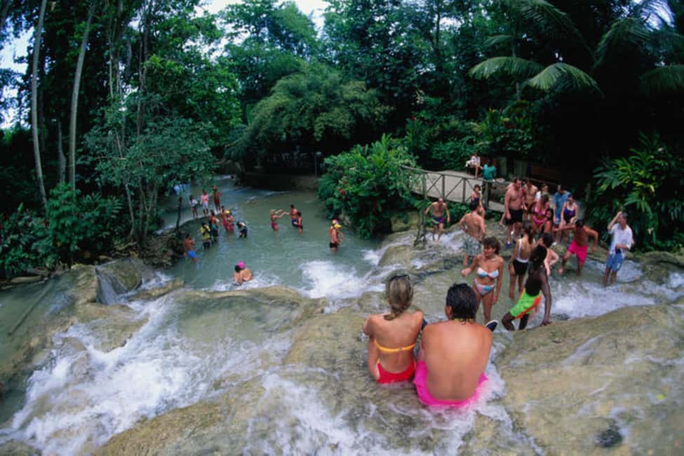 imagem n.4 de Montego Bay: Viagem ao Blue Hole, Secret Falls e Dunn's River Fall atividade em Jamaica, carregada pelo fornecedor