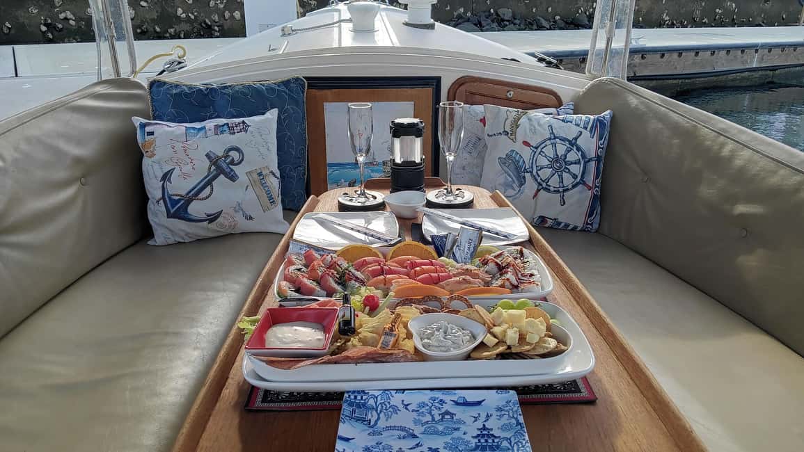 imagen n.º 24 de Marina Del Rey: crucero romántico, cena con charcutería o sushi actividad en Los Ángeles, subida por el proveedor