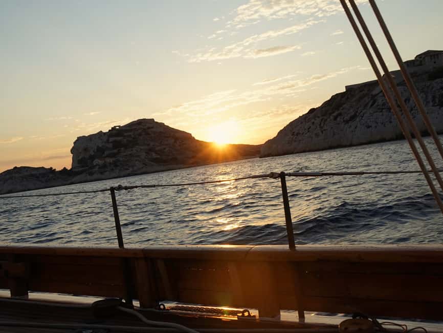 imagen n.º 7 de Marsella: Cóctel-Cena en Crucero al Atardecer en las Islas Frioul actividad en Marsella, subida por el proveedor