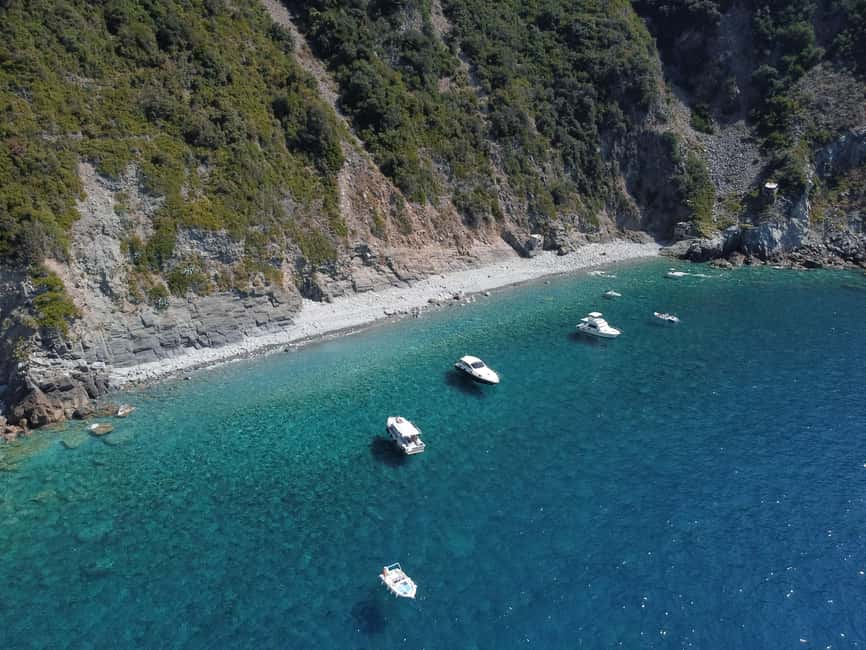 Immagine nº 10 di La Spezia: tour in barca delle Cinque Terre con cibo e bevande attività a Levanto, caricata dal fornitore