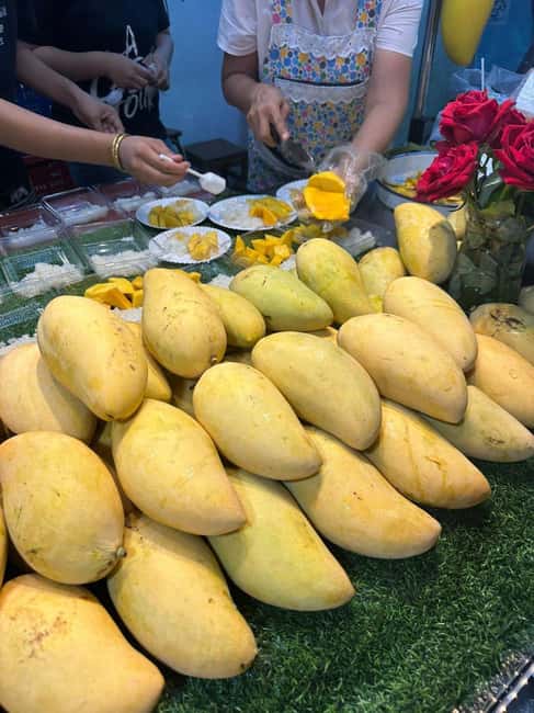 imagem n.9 de Bangkok Authentic Tasting Thai-Chinatown Walking Food Tour atividade em Bangkok, carregada pelo fornecedor