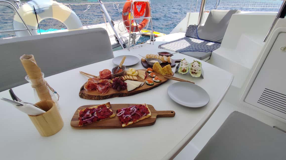 bild nr.5 av Mallorca: Båttur med katamaran och tapas aktivitet i Calvià, uppladdad av arrangören