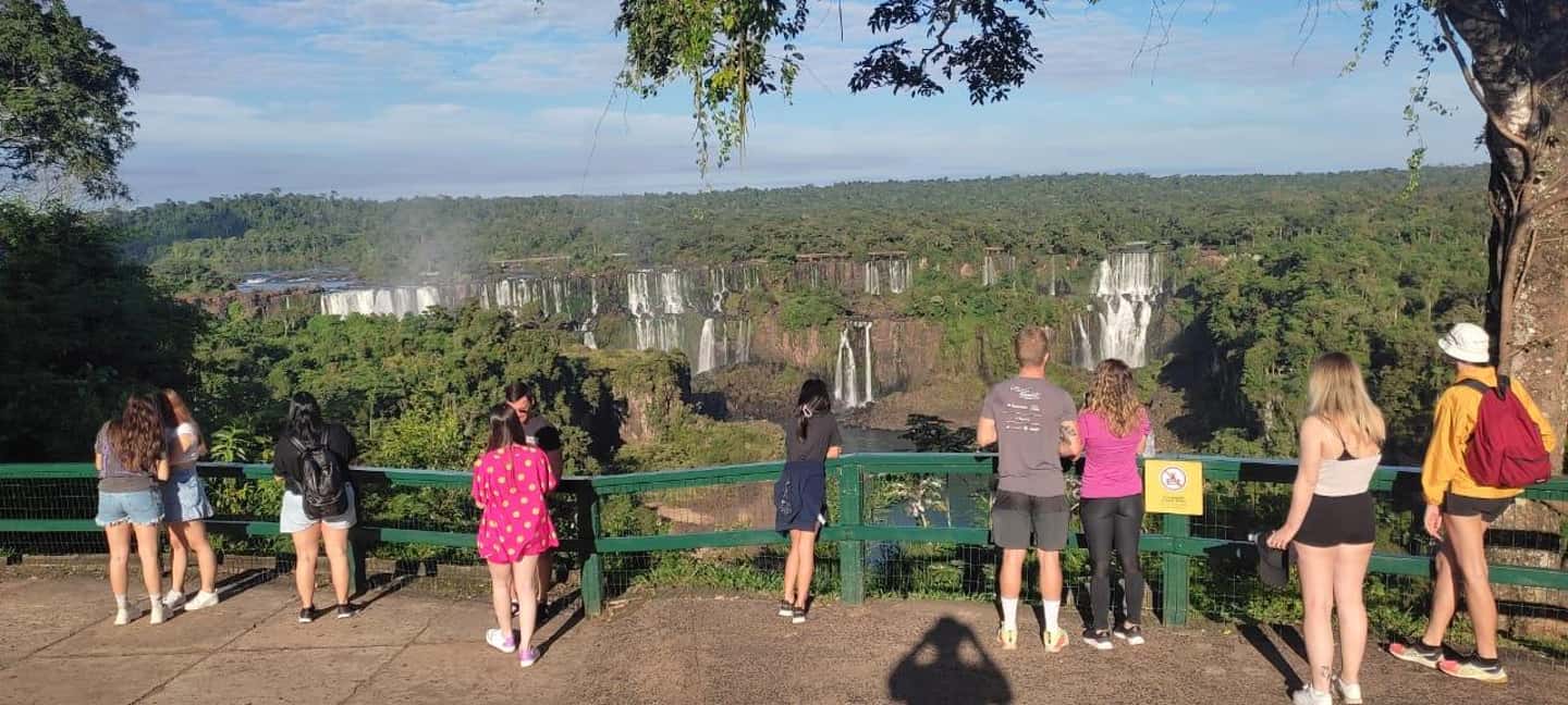imagem n.4 de Foz do Iguaçu: Excursão de um dia às Cataratas do Iguaçu do lado do Brasil/Argentina atividade em Puerto Iguazú, carregada pelo fornecedor