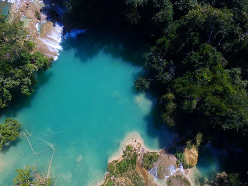 Image N°5 de De Palenque : Ruines de Palenque et chutes d'eau Roberto Barrios activité à Palenque, Chiapas, publiée par le prestataire