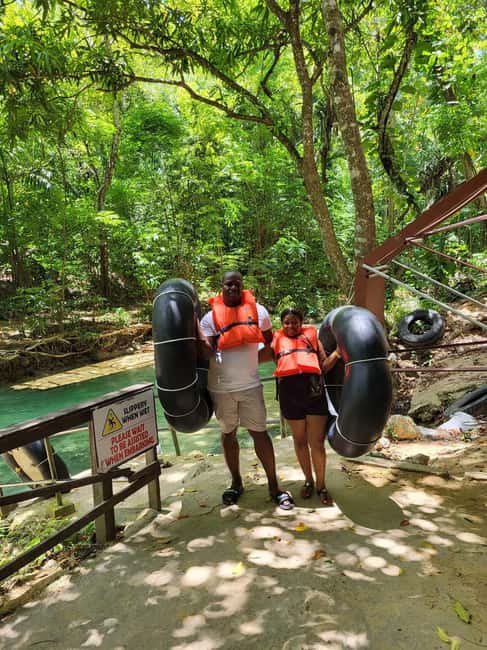 imagem n.8 de Ocho Rios: Atividade aquática no Blue Hole e no River Tubing atividade em Clarendon, carregada pelo fornecedor