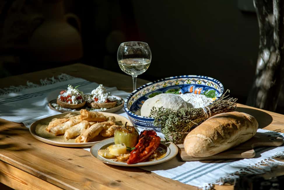 Image N°3 de Athènes : Cours de cuisine à la maison de pierre de Kerameikos activité à Athènes, publiée par le prestataire
