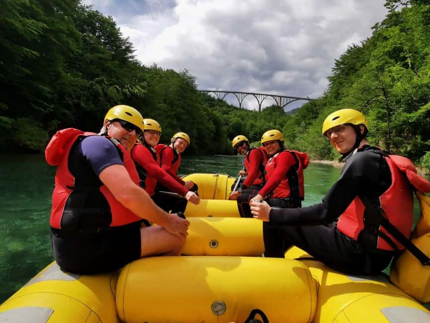 Bild Nr. 6 von TARA-BRÜCKE: Tara River Rafting Trip mit Jeep-Transfer Aktivität in Žabljak, hochgeladen vom Anbieter
