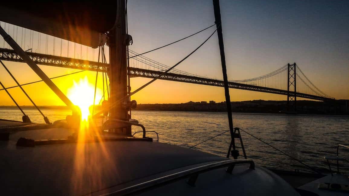 afbeelding n.15 van Lissabon: Catamarancruise bij zonsondergang, muziek en open bar activiteit in Lissabon, geüpload door aanbieder