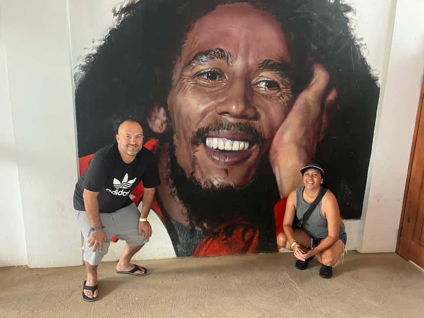 imagem n.6 de De Montego Bay: Bob Marley 9 milhas e passeio pelas cataratas do rio Dunns atividade em Ocho Rios, carregada pelo fornecedor