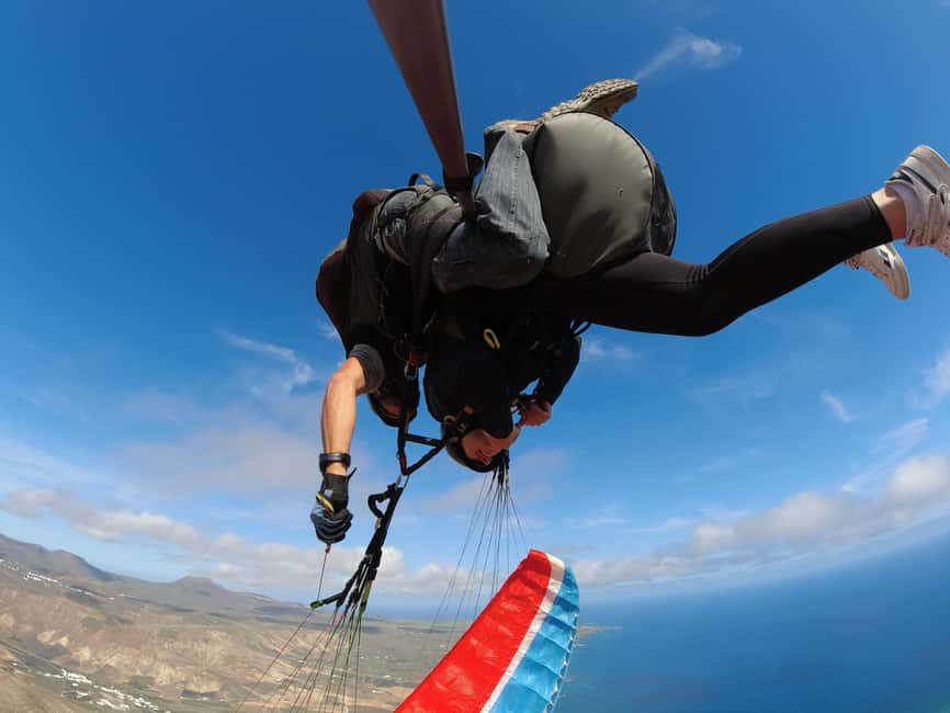 Immagine nº 5 di Lanzarote: Volo in parapendio tandem su Lanzarote attività a Caleta de Famara, caricata dal fornitore