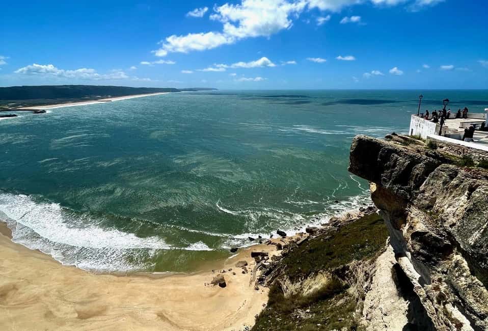 imagem n.3 de Visita a Fátima, Batalha, Nazaré e Óbidos atividade em Fátima, Portugal, carregada pelo fornecedor
