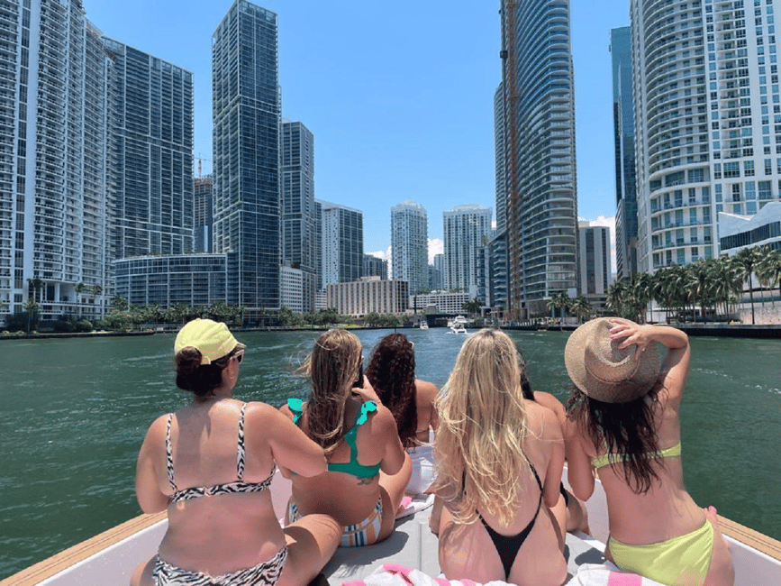 image n.2 of Miami: Private City Cruise of Miami Beach with French Guide activity in Miami, uploaded by supplier