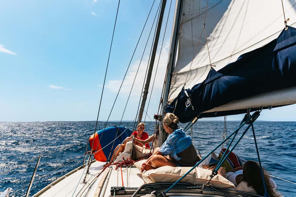 imagem n.7 de De Ibiza: Passeio à vela até Formentera com paragens na praia atividade em Ilhas Baleares, carregada pelo fornecedor